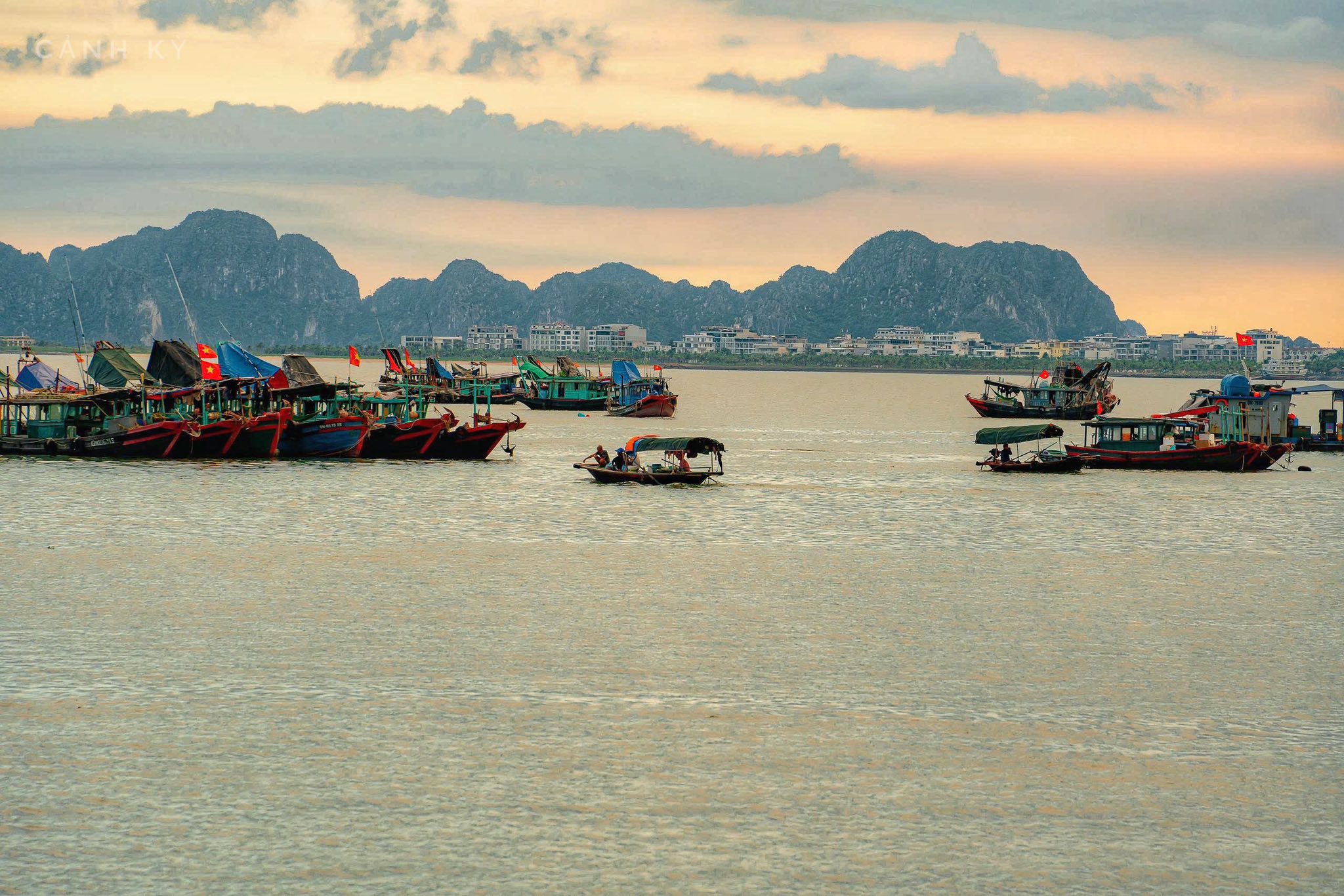 https://cdn.smarttravel.vn/data_files/posts_files/image/202510/08/557368084-1510337426946854-5800429135453028490-n-08102025163620.jpg