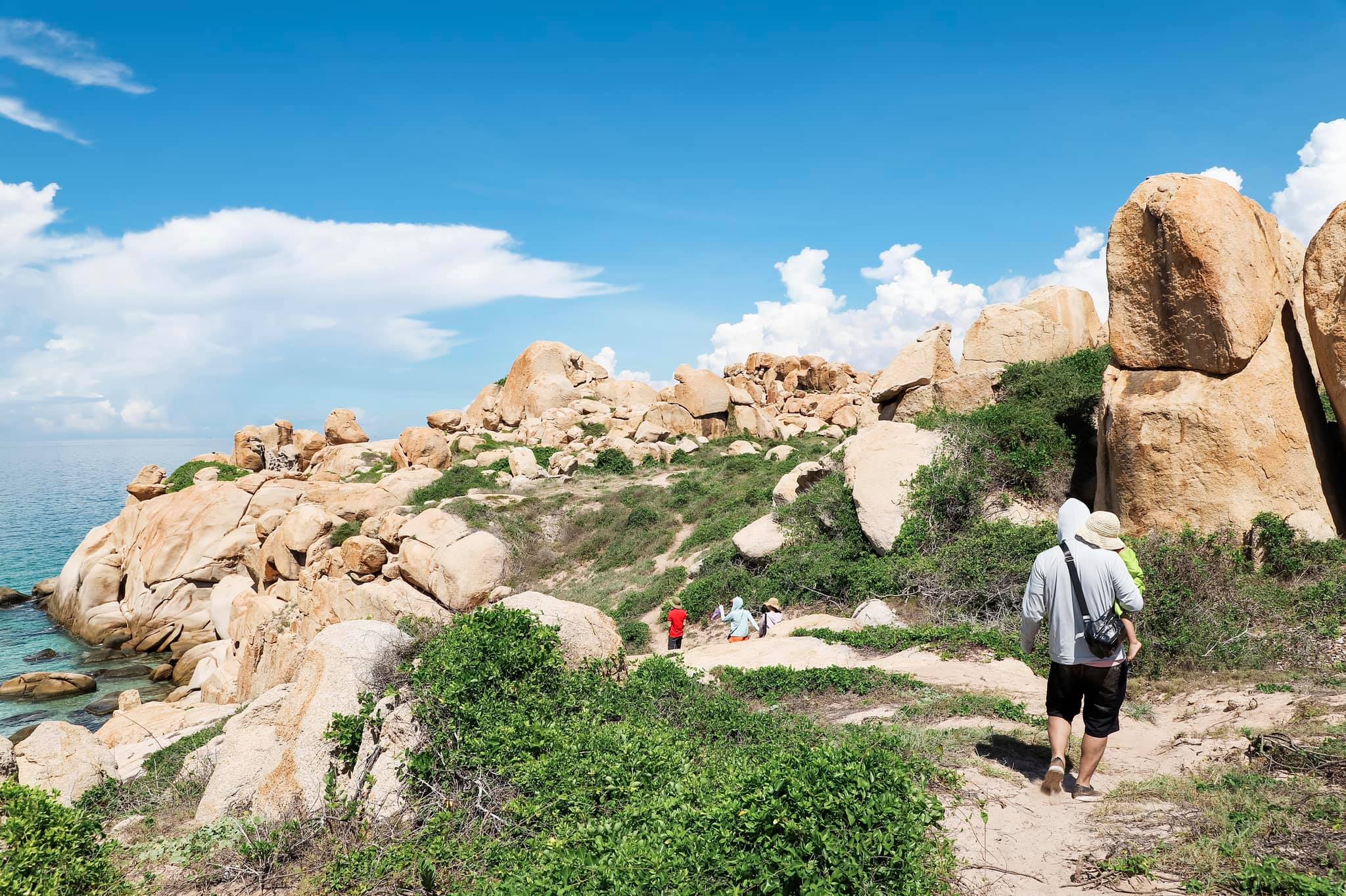 https://cdn.smarttravel.vn/data_files/posts_files/image/202510/15/118267110-3017924048314172-4023672775186639728-n-15102025140401.jpg