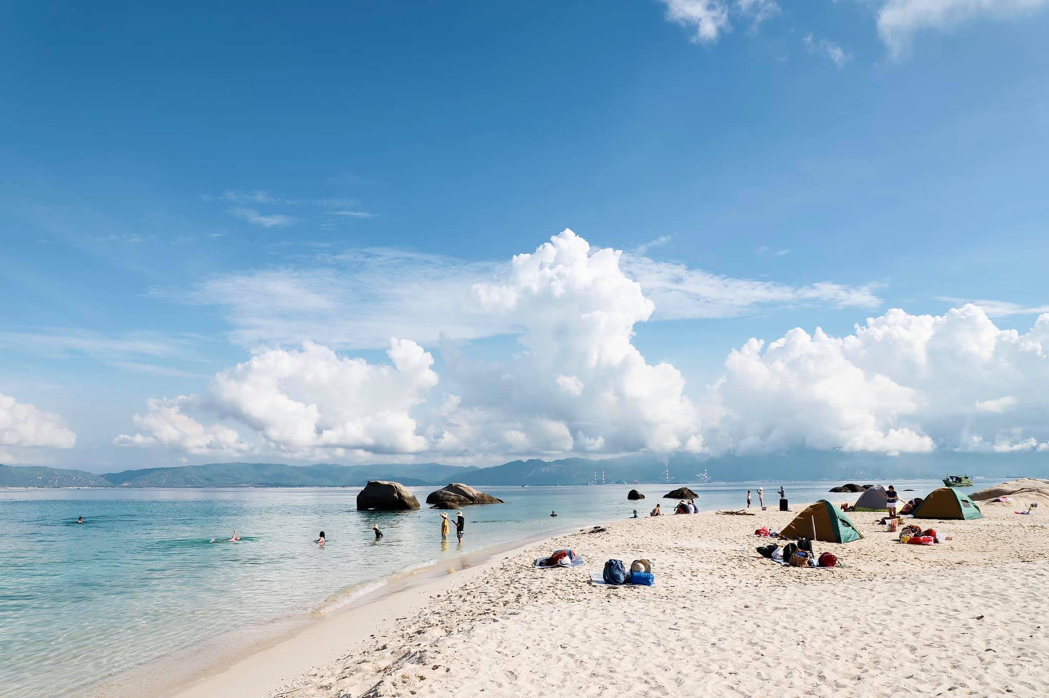 https://cdn.smarttravel.vn/data_files/posts_files/image/202510/15/118287107-3017923771647533-3552250214397488963-n-15102025140401.jpg