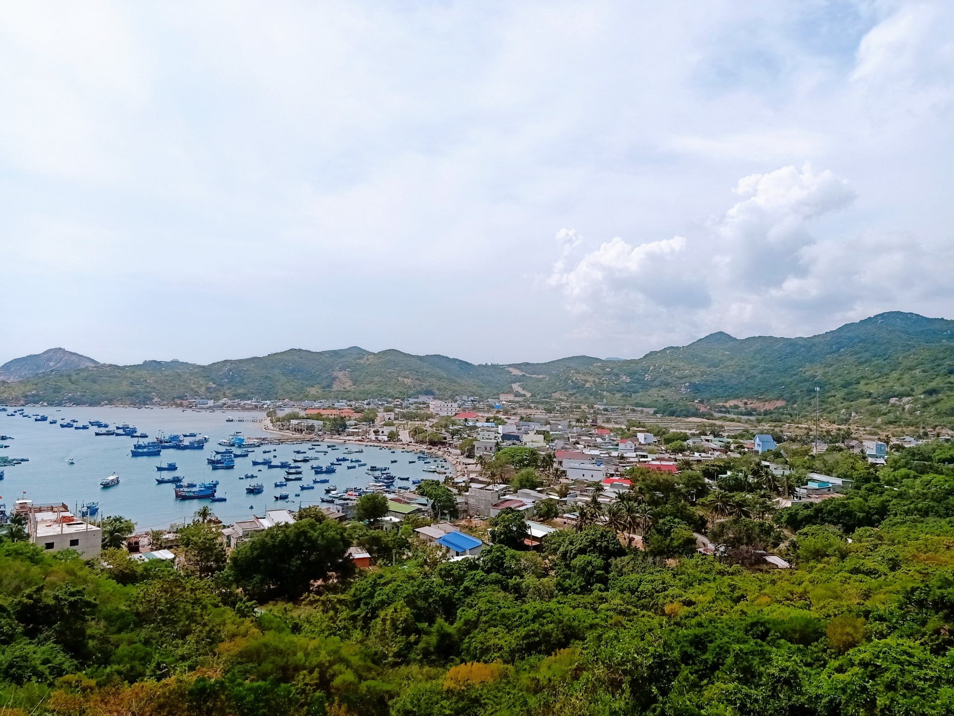 https://cdn.smarttravel.vn/data_files/posts_files/image/202510/15/469187042-1159489022437771-2084791906513378062-n-15102025142130.jpg