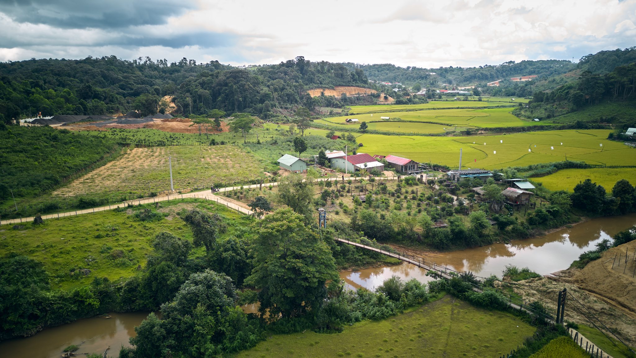 https://cdn.smarttravel.vn/data_files/posts_files/image/202510/15/504294037-122227619750248016-153891216141951581-n-15102025141336.jpg