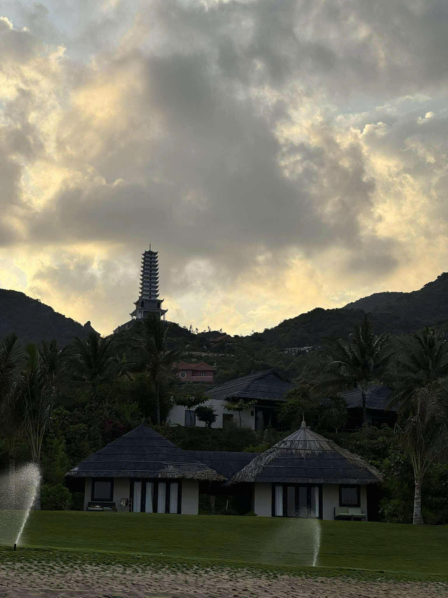 https://cdn.smarttravel.vn/data_files/posts_files/image/202510/15/z7006361162074-f5c47b8f7540b472bf7fd419bacbefce-15102025142344.jpg