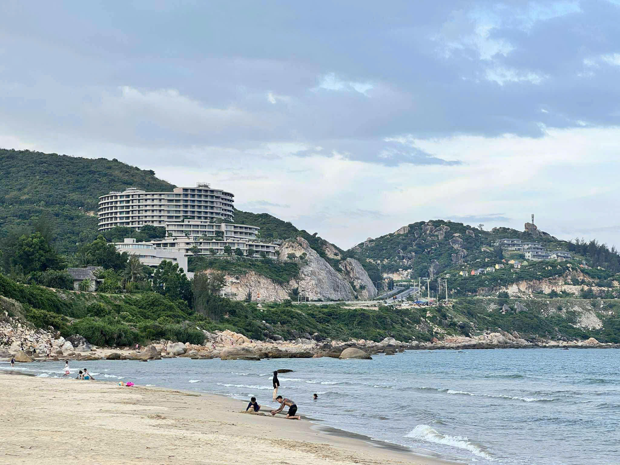 https://cdn.smarttravel.vn/data_files/posts_files/image/202510/15/z7006361165170-5340c0538d3f80d6e4c54350d294d462-15102025142345.jpg