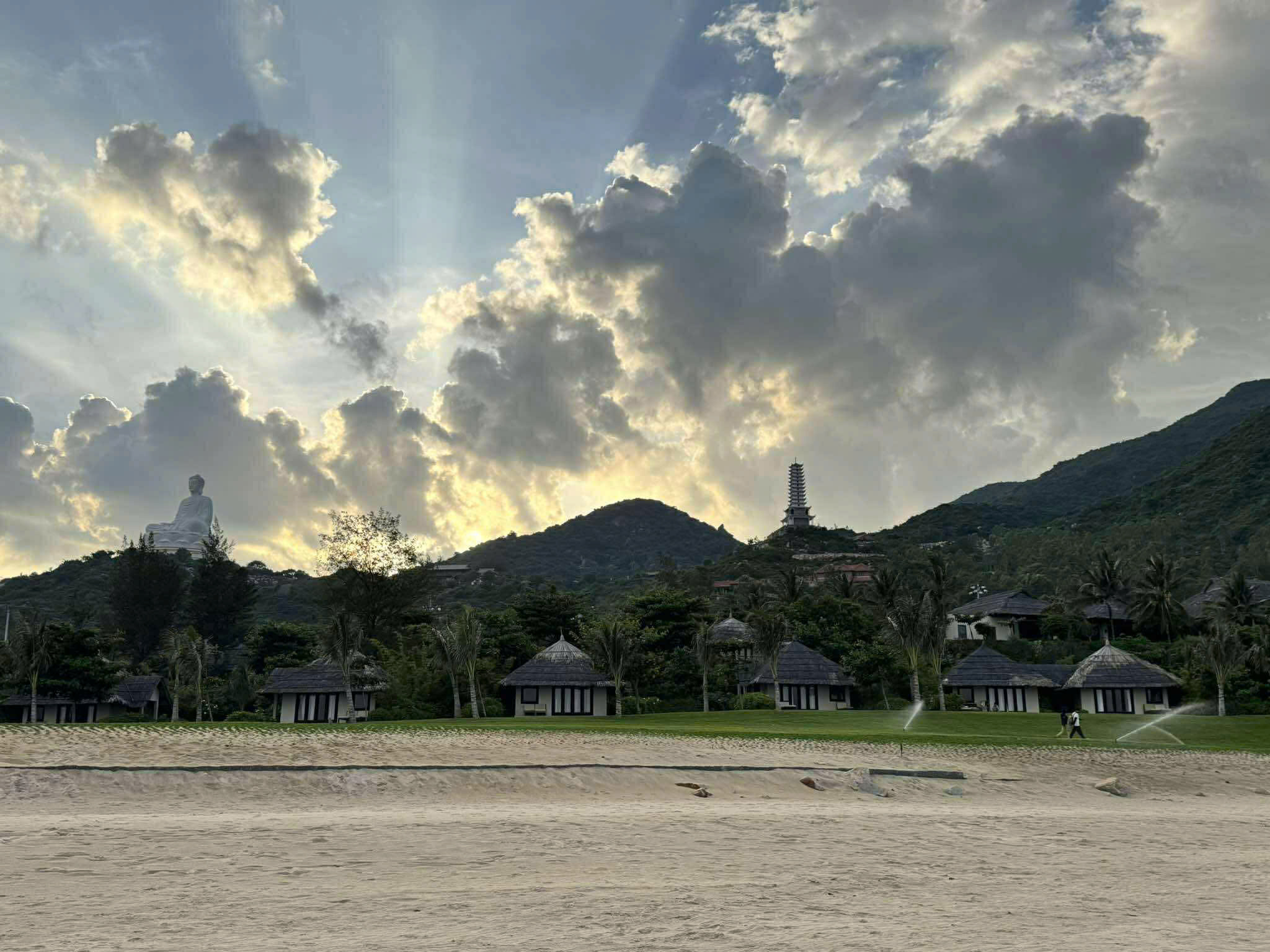 https://cdn.smarttravel.vn/data_files/posts_files/image/202510/15/z7006361183859-a0f427901efbc9ad6e7cd8b26da1ccb1-15102025142345.jpg