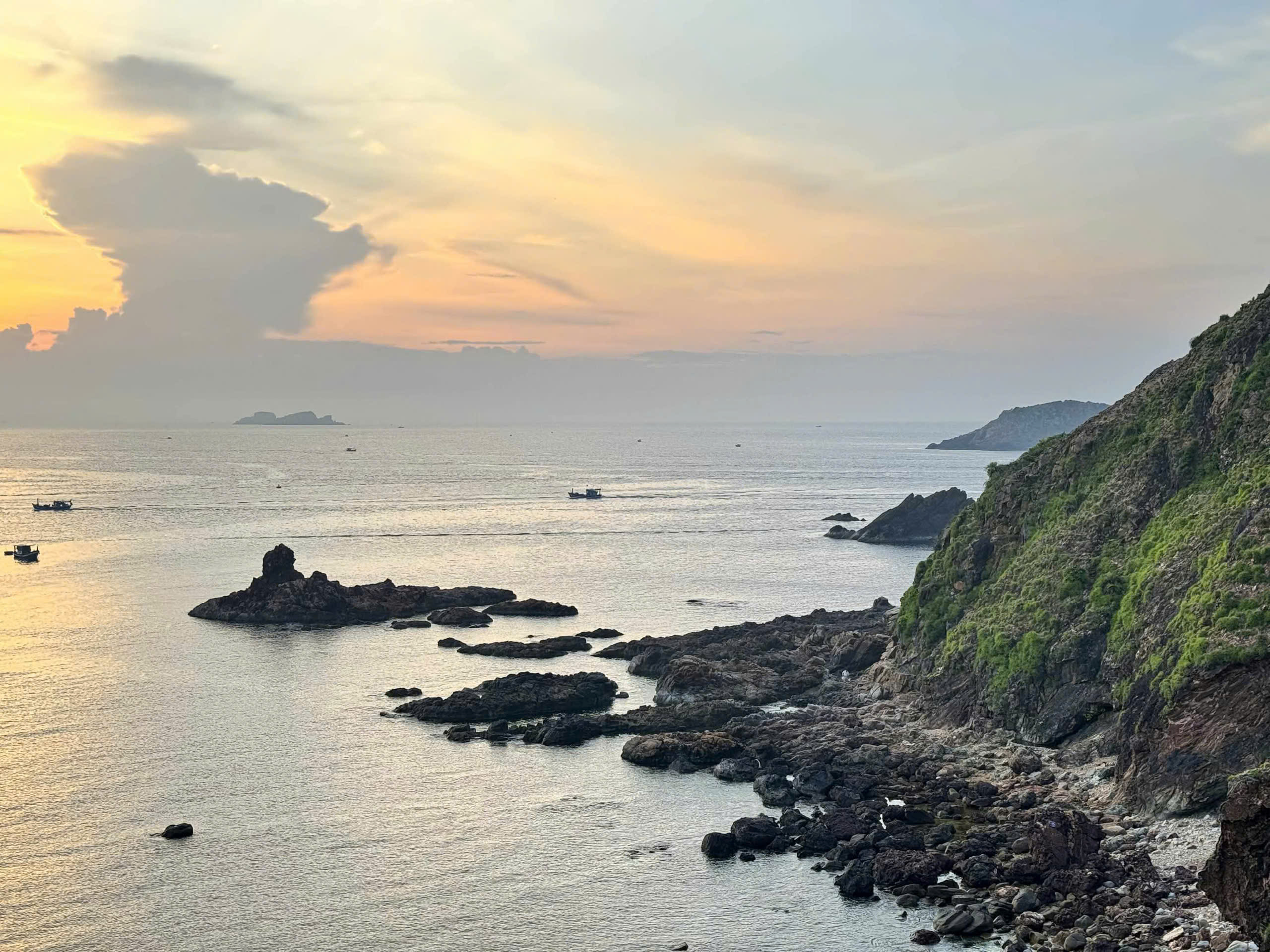 https://cdn.smarttravel.vn/data_files/posts_files/image/202510/15/z7006361230736-0a5f694d8792ea06da7da76cff583868-15102025142536.jpg