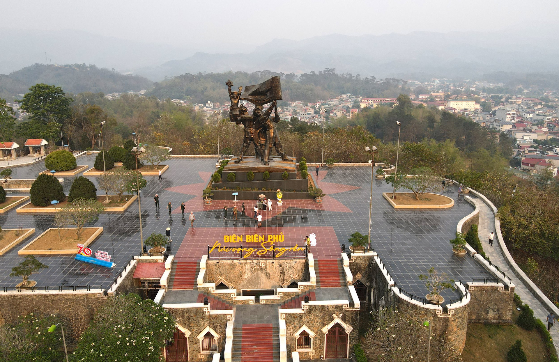 tuong-dai-chien-thanh-dien-bien-phu-04