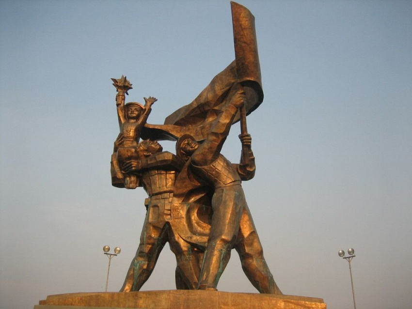 tuong-dai-chien-thang-dien-bien-phu-03