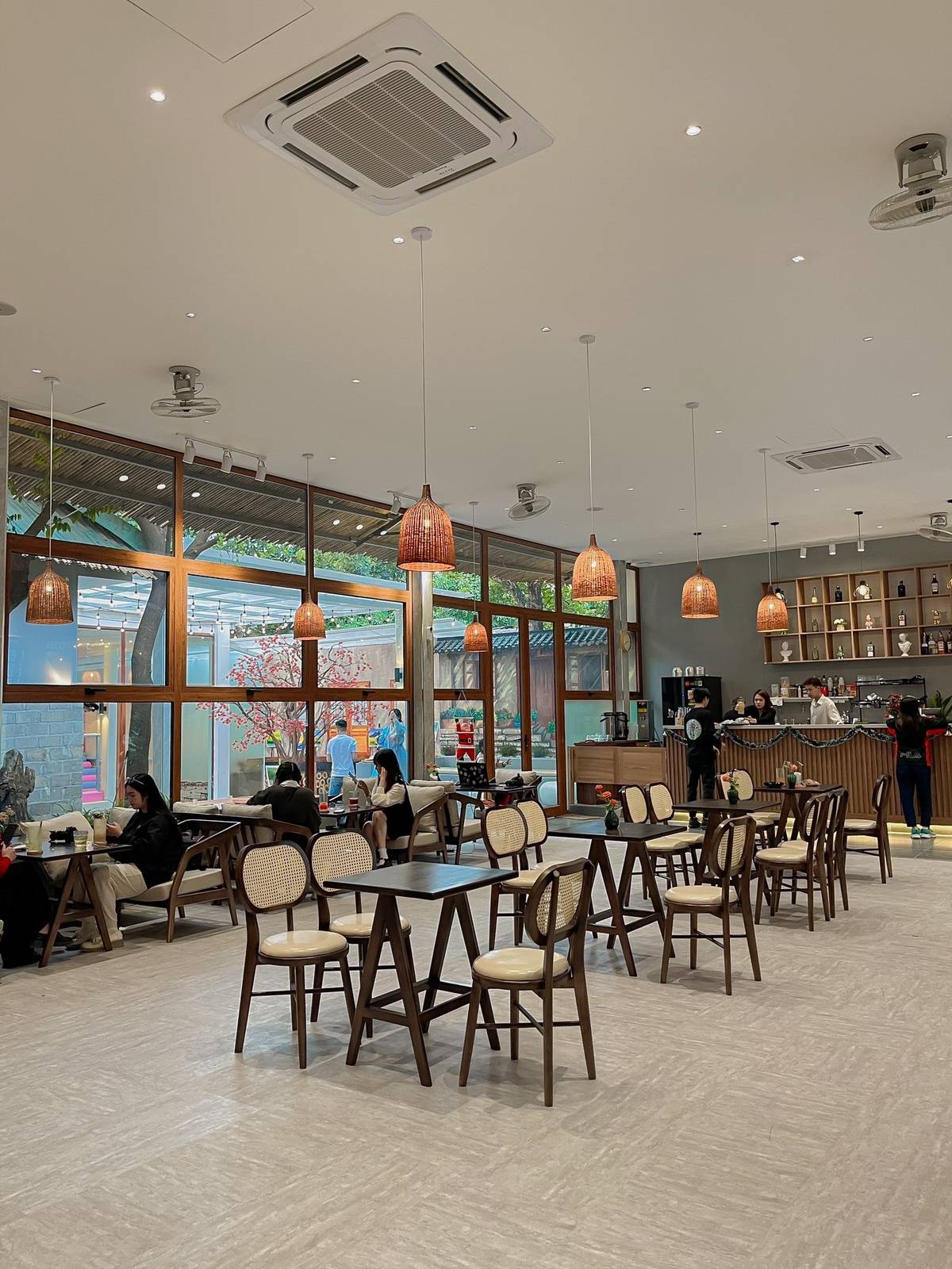 khong-gian-four-seasons-coffee-05