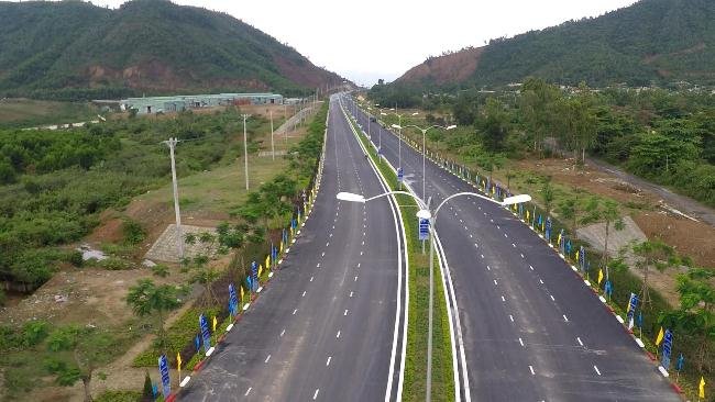 lich-trinh-kham-pha-da-nang-bang-xe-may-12-smarttravel