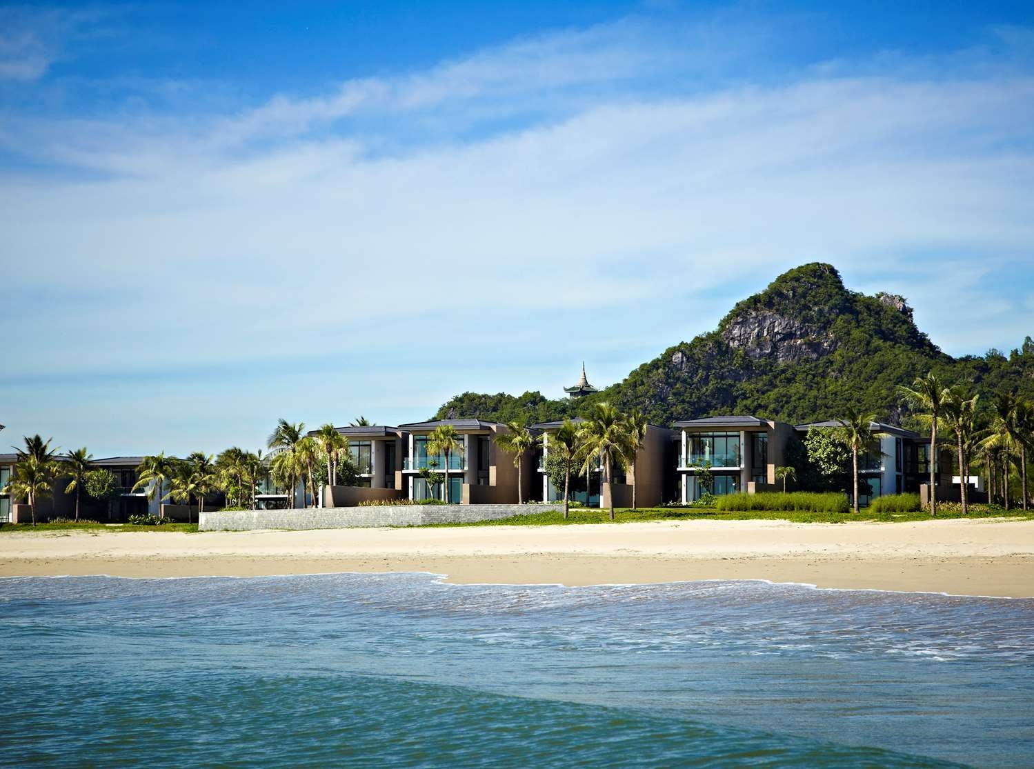 Hyatt-Regency-Danang-Resort-&-Spa-01-smarttravel
