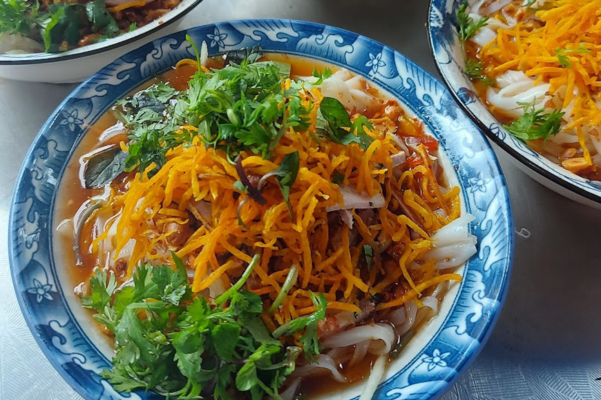 Các công đoạn mang tới bát phở chua chuẩn vị. Ảnh: Sưu tầm