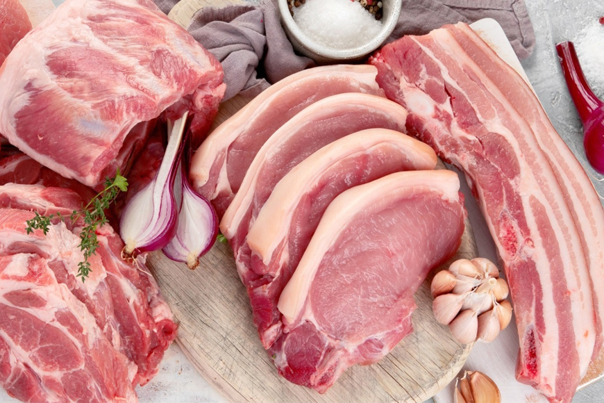 Sử dụng thịt lợn và bì lợn tươi sạch. Ảnh: Sưu tầm