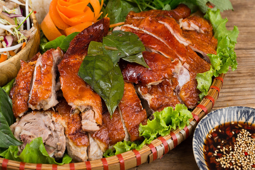 Thưởng thức đặc sản Lạng Sơn - vịt quay hấp dẫn. Ảnh: Sưu tầm