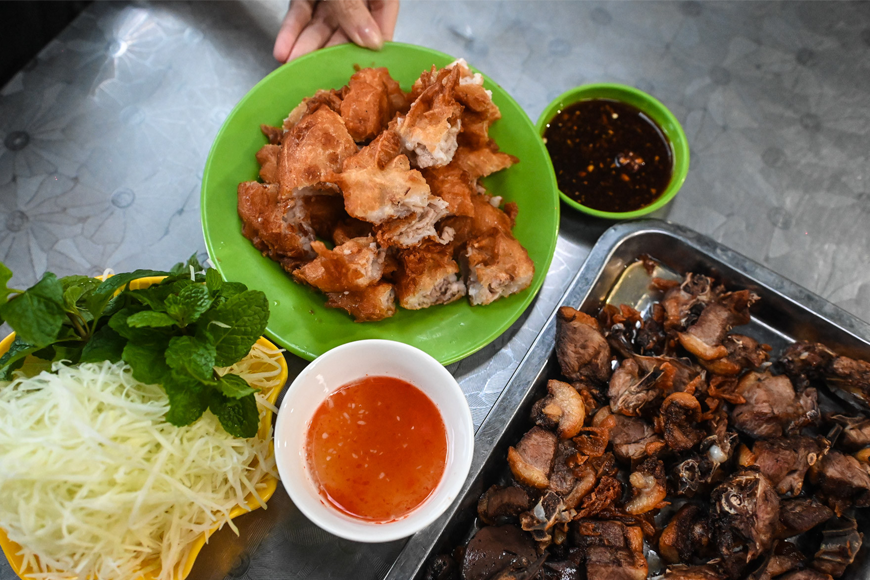 Không thể bỏ lỡ món bánh áp chao độc đáo. Ảnh: Sưu tầm