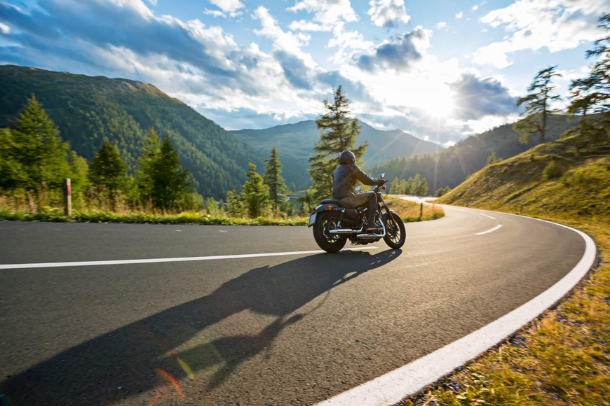 Sử dụng xe máy là phương tiện di chuyển chính tới Lạng Sơn. Ảnh: Sưu tầm