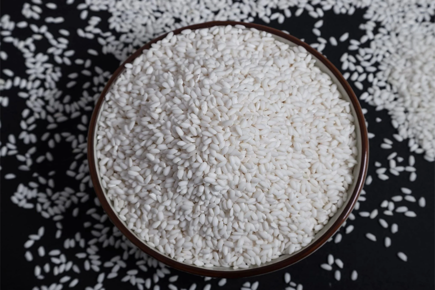 Sử dụng gạo nếp cái hoa vàng làm bánh. Ảnh: Sưu tầm