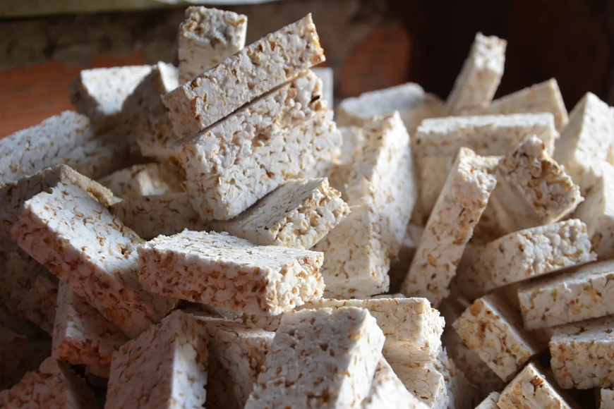 Chế biến bánh nổ đúng cách. Ảnh: Sưu tầm