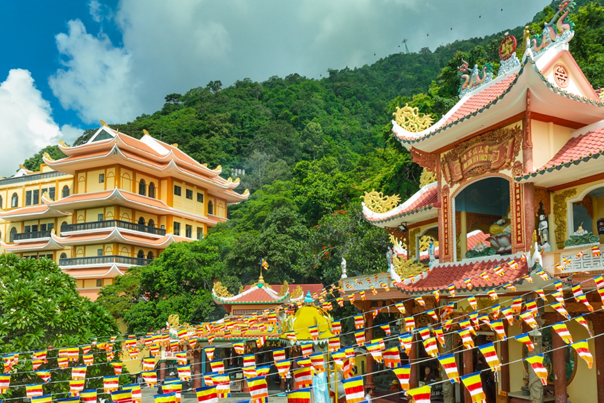 Lý do nên dành thời gian du lịch mùa Vu Lan cùng gia đình. Ảnh: Sưu tầm