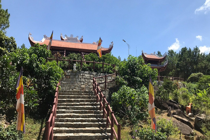 Không gian xanh mát quanh chùa. Ảnh: Sưu tầm