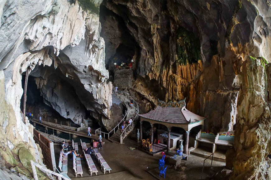 Khám phá động Thác Bờ. Ảnh: Sưu tầm
