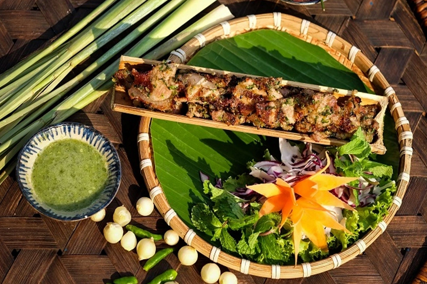 Thịt lợn nướng ống tre thơm ngon. Ảnh: Sưu tầm