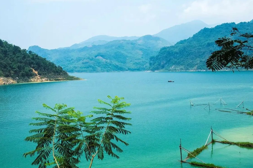 Khám phá vẻ đẹp sông Đà. Ảnh: Sưu tầm