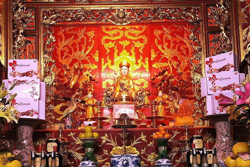 Ghé thăm đền Bà Chúa Thác Bờ. Ảnh: Sưu tầm