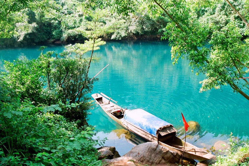 Điểm đến tự nhiên tuyệt đẹp - suối Trạch. Ảnh: Sưu tầm