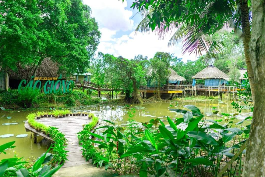 Vui chơi tại khu du lịch sinh thái Gáo Giồng. Ảnh: Sưu tầm