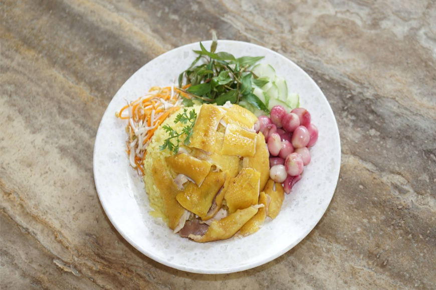 Chuẩn bị đầy đủ nguyên liệu chế biến và ăn kèm. Ảnh: Sưu tầm