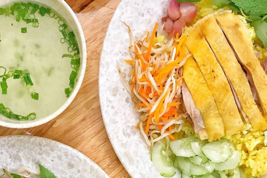 Các địa chỉ cơm gà nổi tiếng tại Đắk Lắk. Ảnh: Sưu tầm