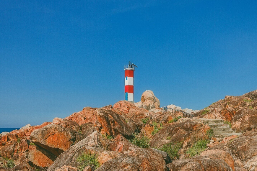 Thời điểm lý tưởng để ghé thăm ngọn hải đăng. Ảnh: Sưu tầm