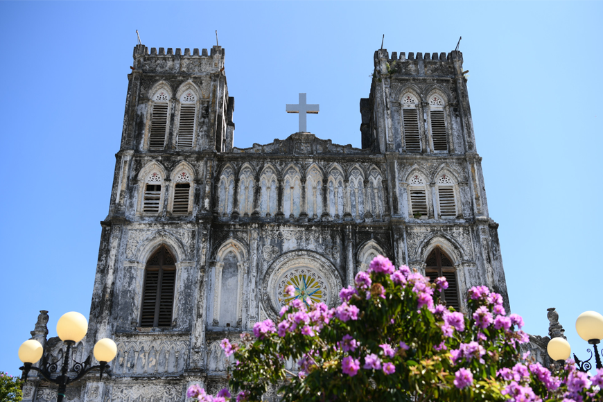 Thời điểm lý tưởng để ghé thăm nhà thờ. Ảnh: Sưu tầm