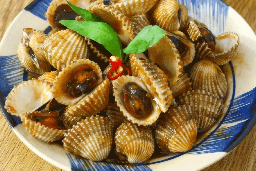 Thưởng thức những món ăn hấp dẫn từ sò huyết. Ảnh: Sưu tầm