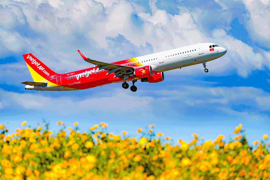 Di chuyển tới sân bay Tuy Hòa. Ảnh: Sưu tầm