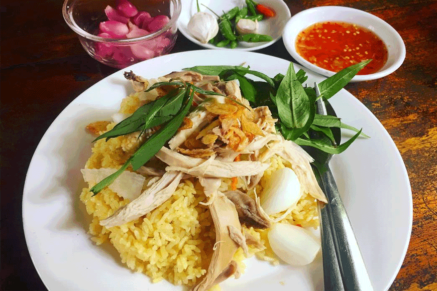 Món cơm gà hấp dẫn đặc trưng Đắk Lắk. Ảnh: Sưu tầm