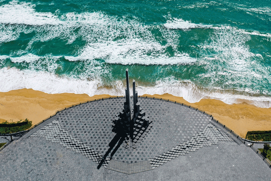 Tham quan tháp Nghinh Phong. Ảnh: Sưu tầm