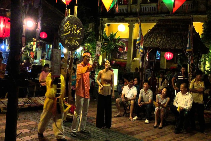 Biểu diễn bài chòi. Ảnh: Sưu tầm