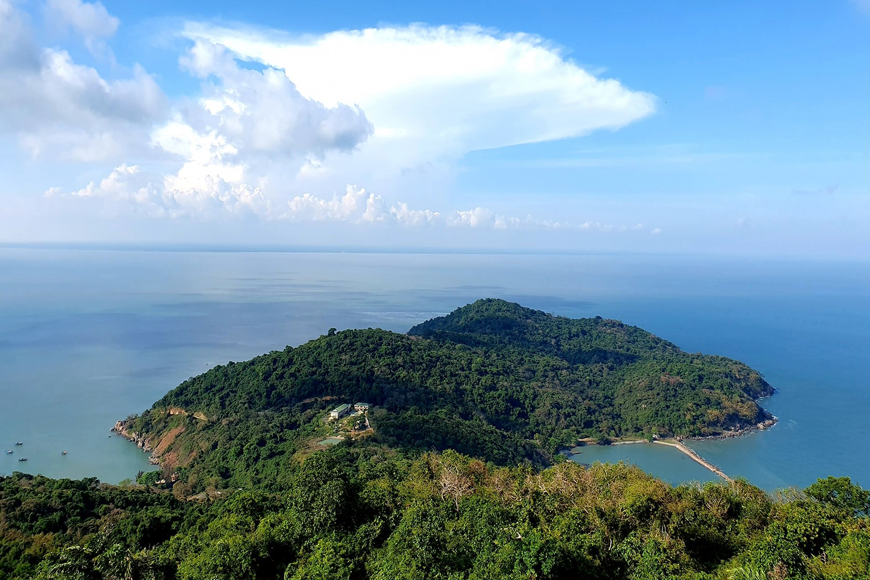 Tham quan đảo Hòn Khoai. Ảnh: Sưu tầm