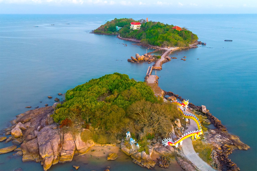 Viếng lăng Ông Nam Hải. Ảnh: Sưu tầm