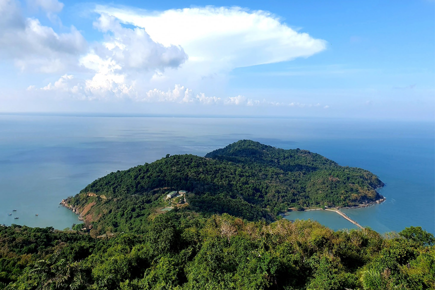 Tận hưởng vẻ đẹp biển đảo Cà Mau. Ảnh: Sưu tầm