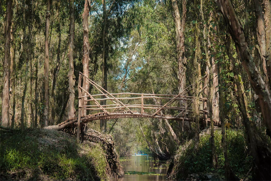 Khám phá khu đa dạng sinh học. Ảnh: Sưu tầm