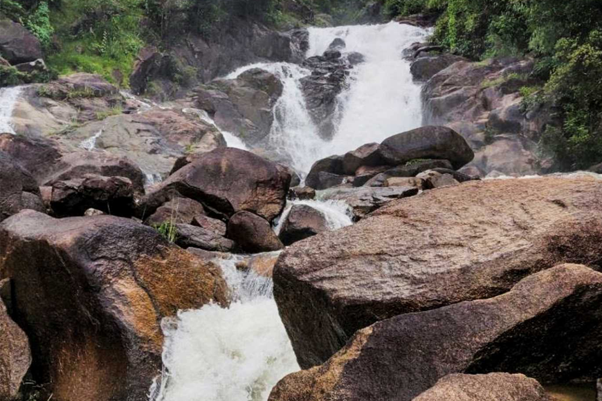 Thời điểm an toàn để tham quan thác. Ảnh: Sưu tầm