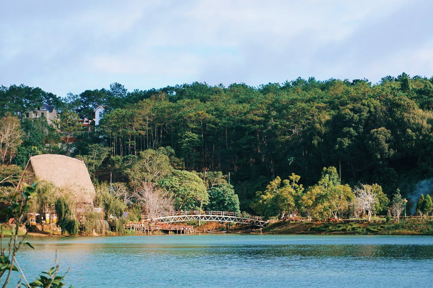 Vẻ đẹp yên bình hồ Đak Ke. Ảnh: Sưu tầm
