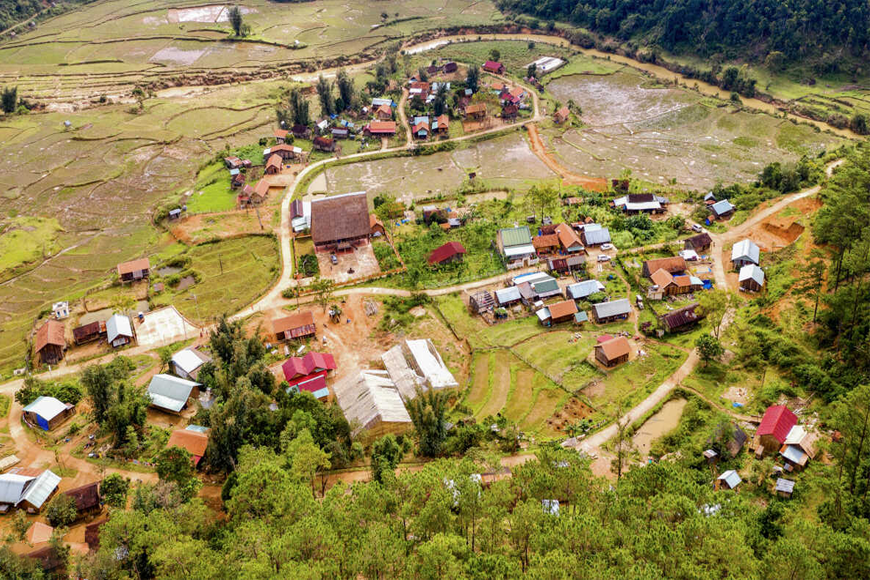 Buôn làng yên bình tại Măng Đen. Ảnh: Sưu tầm