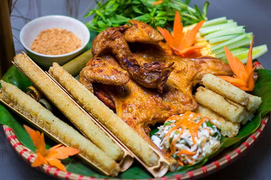 Cơm lam gà nướng hấp dẫn. Ảnh: Sưu tầm