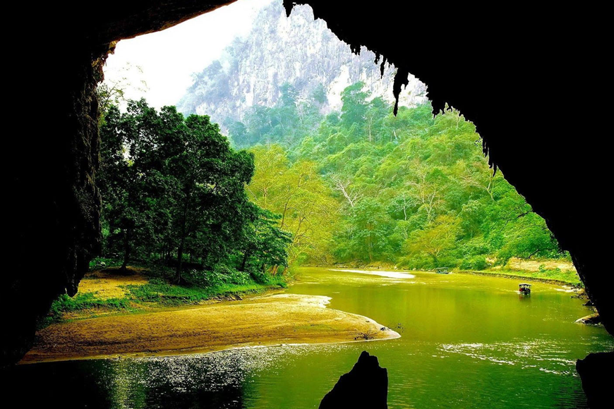 Khám phá thắng cảnh động Puông Thái Nguyên. Ảnh: Sưu tầm