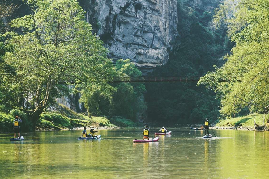 Trải nghiệm thú vị tại hồ Ba Bể. Ảnh: Sưu tầm