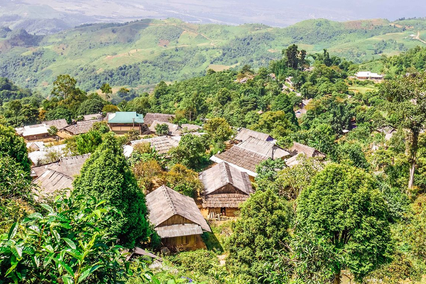 Khám phá nét đẹp bình dị nơi bản làng quanh hồ Ba Bể. Ảnh: Sưu tầm