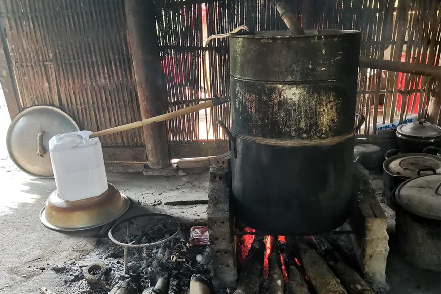 Dụng cụ nấu rượu truyền thống. Ảnh: Sưu tầm